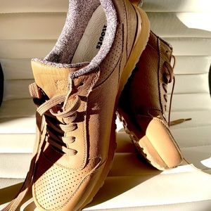 New Roots runners! Tan leather. Mint condition.